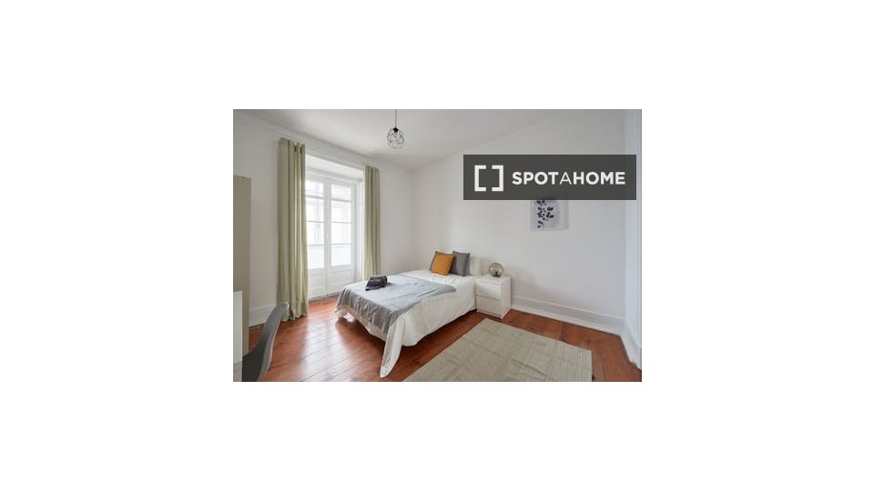 Double room Lisbon, 6 beds — photo 19