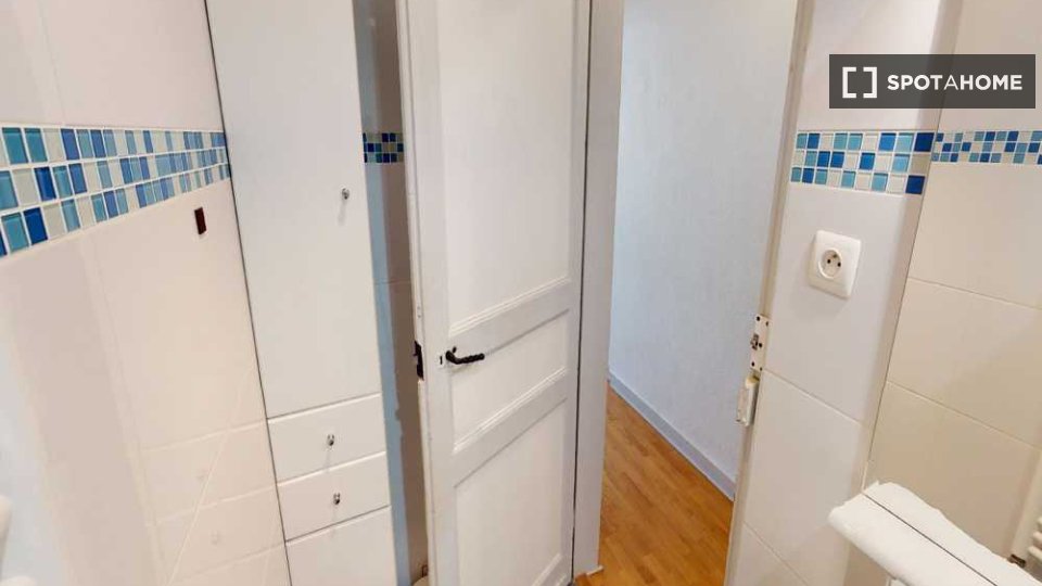 Double room Lille, 3 beds, 60m² — photo 10