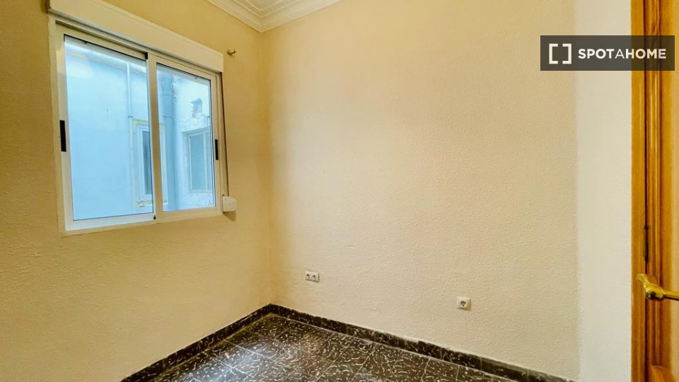 Apartment Valencia, 3 beds, 69m² — photo 8