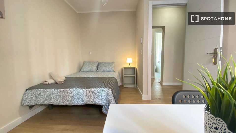 Double room Madrid, 5 beds — photo 9