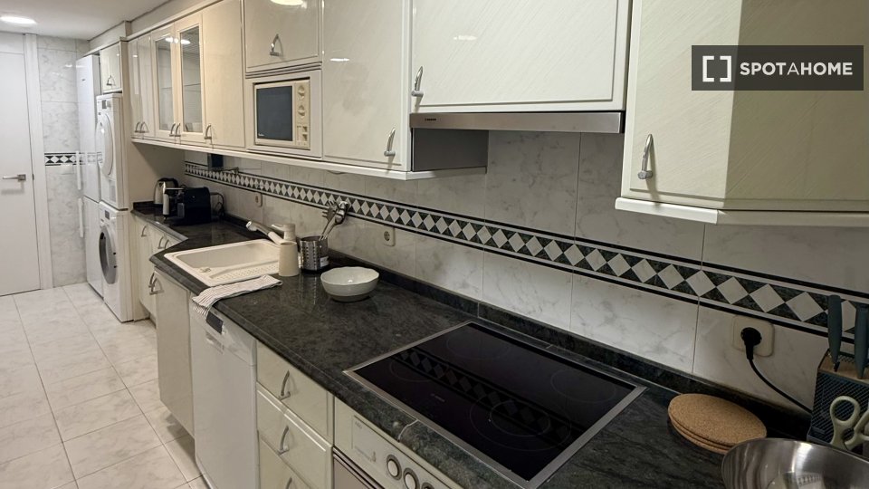 Double room Madrid, 4 beds, 140m² — photo 7