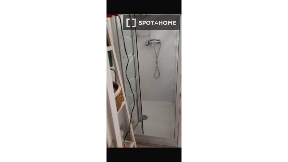 Double room Barcelona, 3 beds, 70m² — photo 2