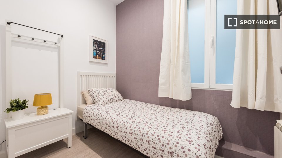 Apartment Madrid, 4 beds, 90m² — photo 1