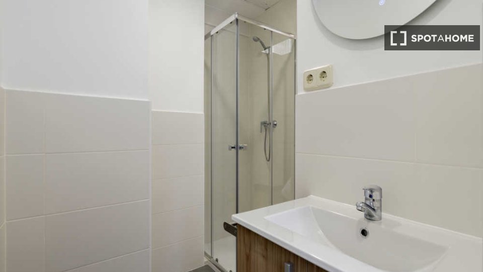 Double room Madrid, 8 beds — photo 43