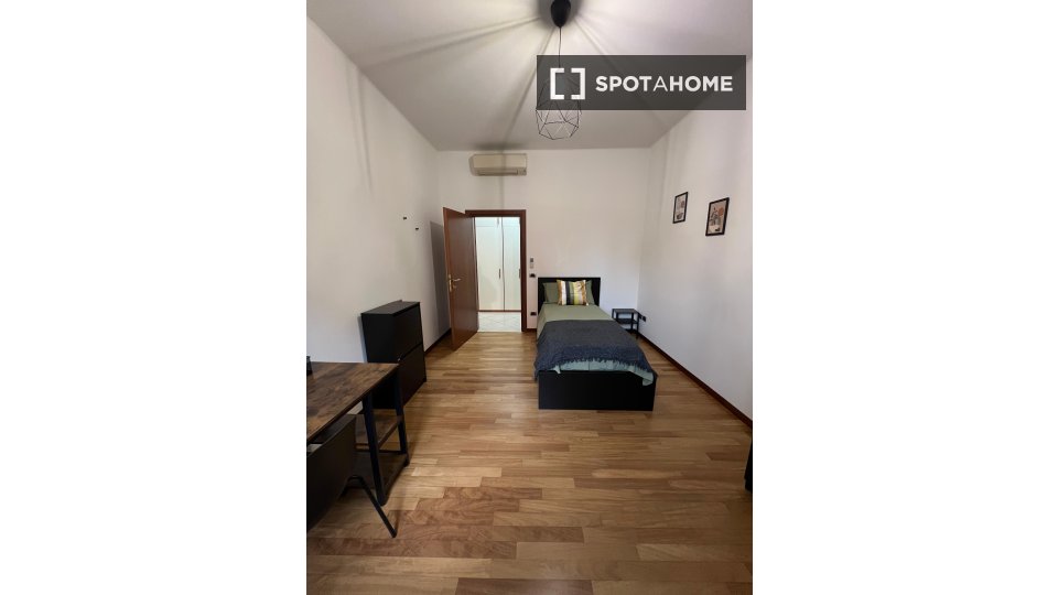 Double room Bologna, 2 beds — photo 26
