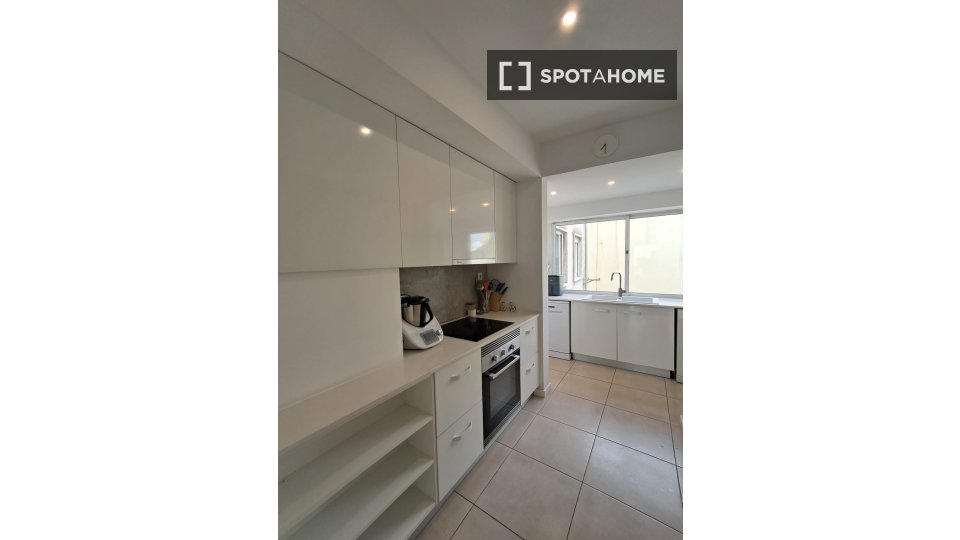 Apartment Lisbon, 4 beds, 125m² — photo 2
