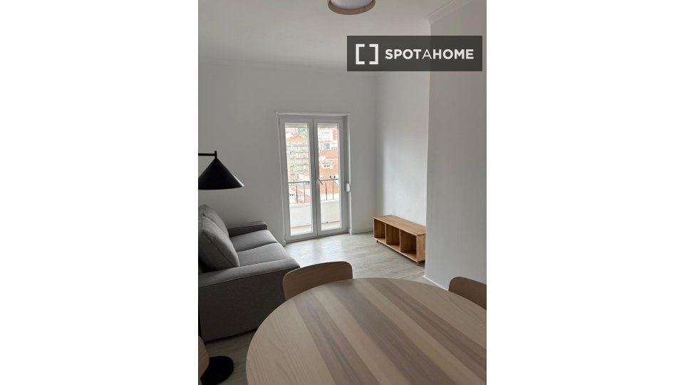 Apartment Lisbon, 2 beds, 68m² — photo 4