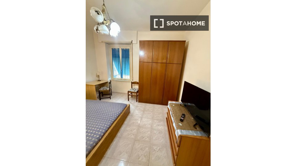 Double room Rome, 3 beds, 85m² — photo 4