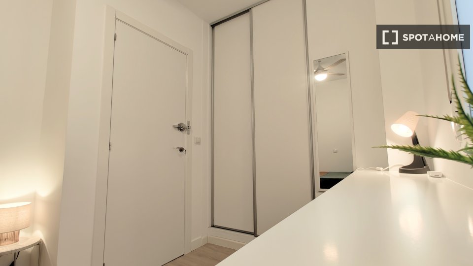 Double room Madrid, 2 beds — photo 13