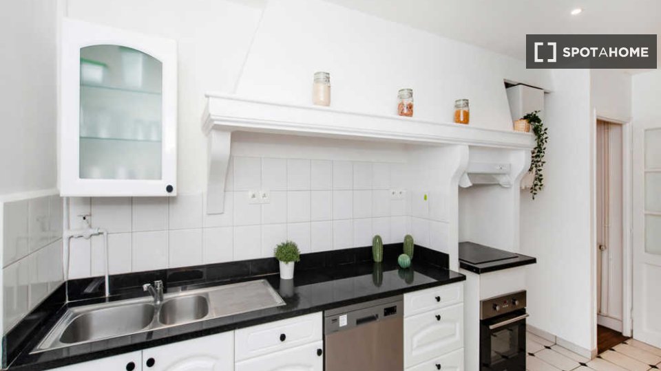 Double room Paris, 5 beds, 140m² — photo 17