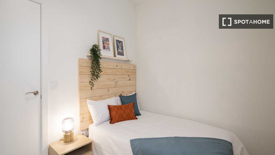 Double room Madrid, 17 beds — photo 70