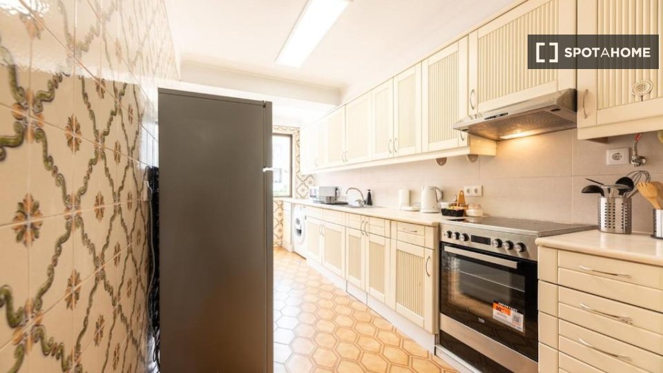 Apartment Lisbon, 2 beds, 90m² — photo 1
