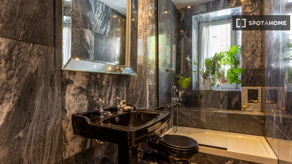 Apartment Lisbon, 2 beds, 180m² — photo 15
