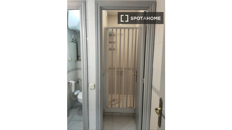 Double room Madrid, 2 beds — photo 14