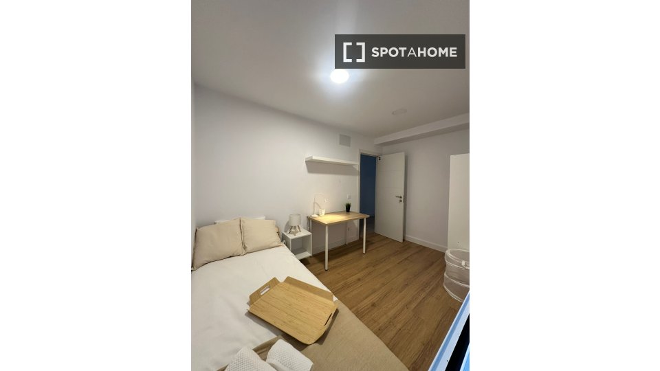 Double room Las_Palmas_De_Gran_Canaria, 6 beds — photo 9