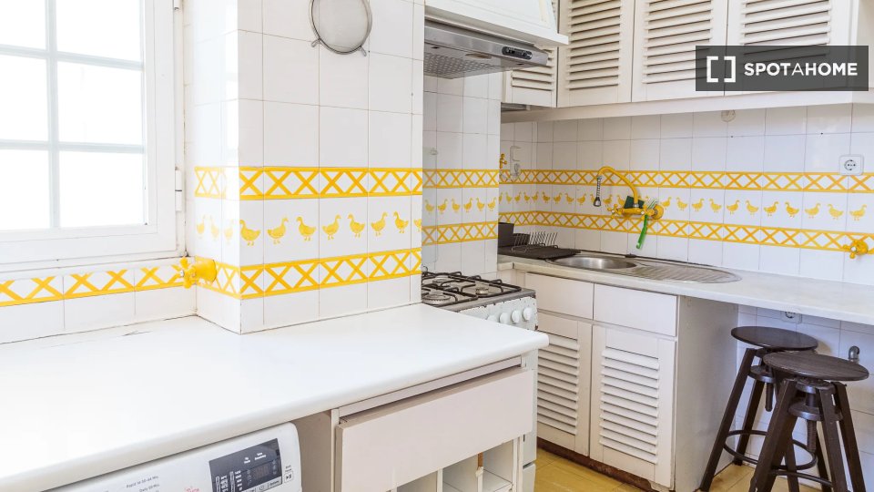 Double room Lisbon, 4 beds — photo 14