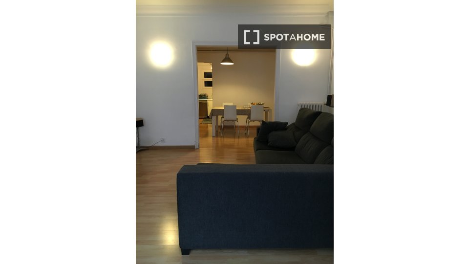 Double room Barcelona, 5 beds, 130m² — photo 4