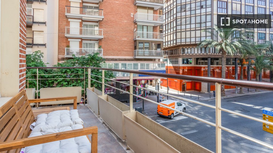 Double room Alicante, 8 beds, 200m² — photo 2