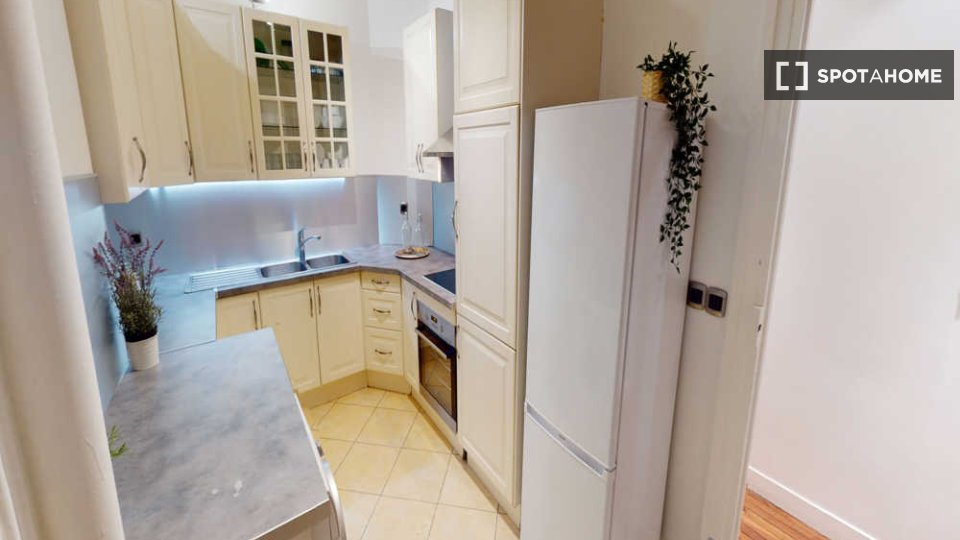 Double room Paris, 5 beds, 120m² — photo 5