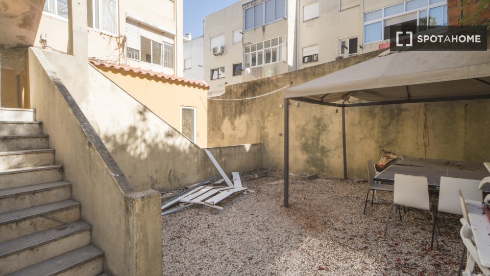 Double room Lisbon, 11 beds — photo 18