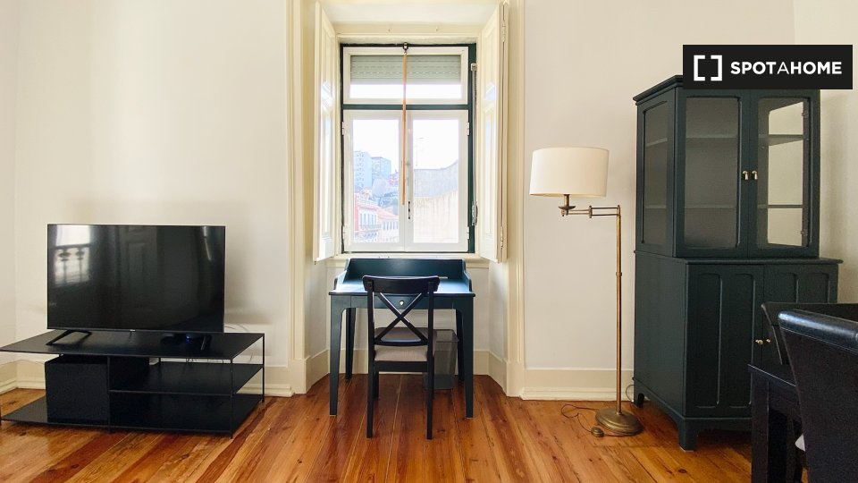 Apartment Lisbon, 2 beds, 75m² — photo 14