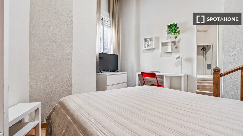 Double room Lisbon, 4 beds — photo 12