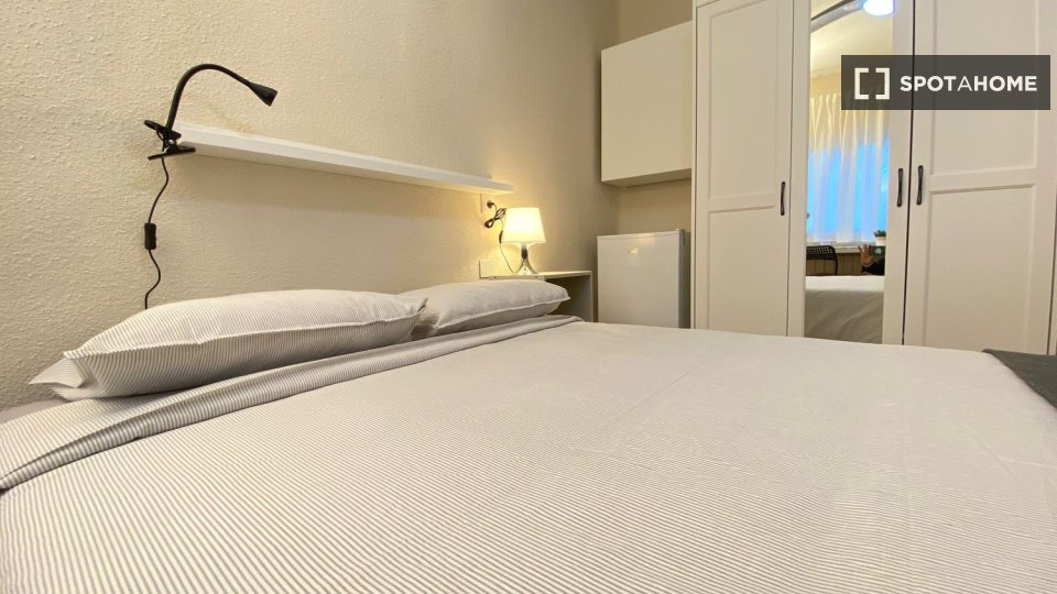 Double room Madrid, 5 beds — photo 10