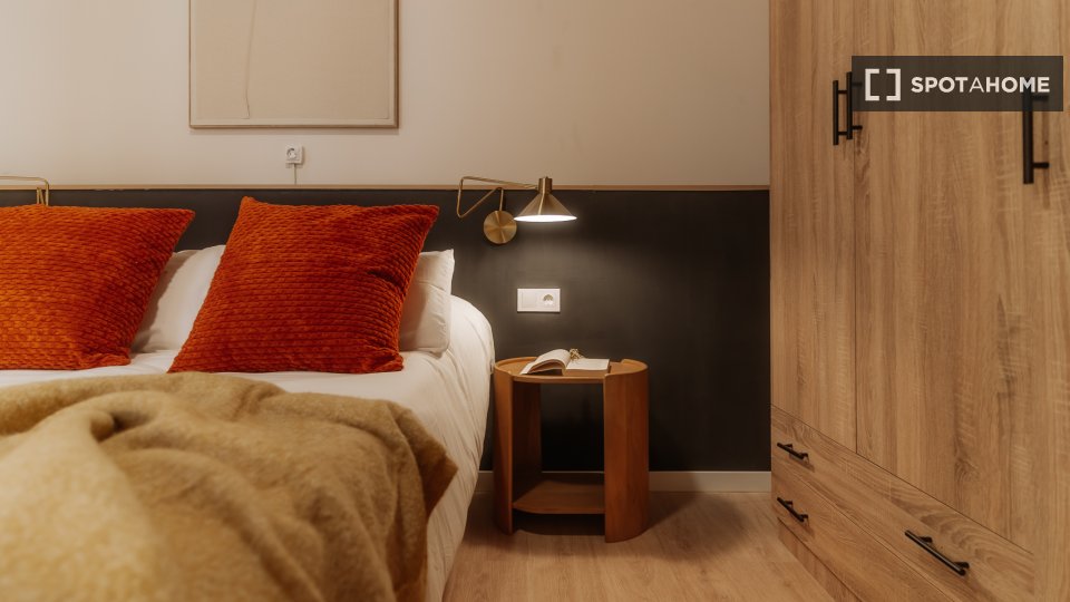 Double room Barcelona, 3 beds, 90m² — photo 18
