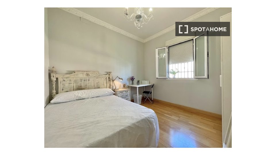 Double room Seville, 12 beds, 300m² — photo 9