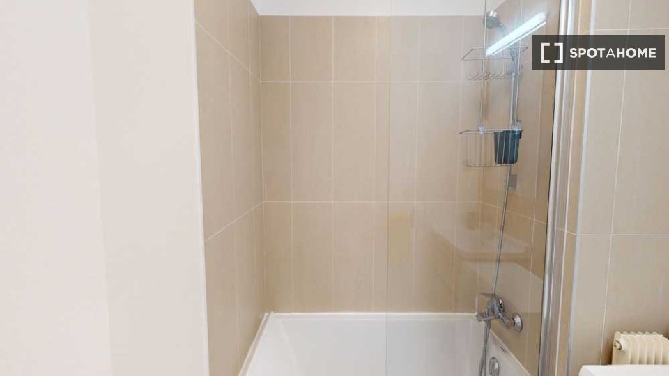 Double room Paris, 5 beds, 110m² — photo 7