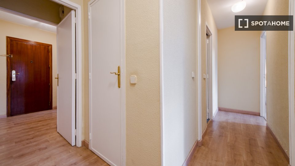 Double room Madrid, 8 beds, 150m² — photo 8