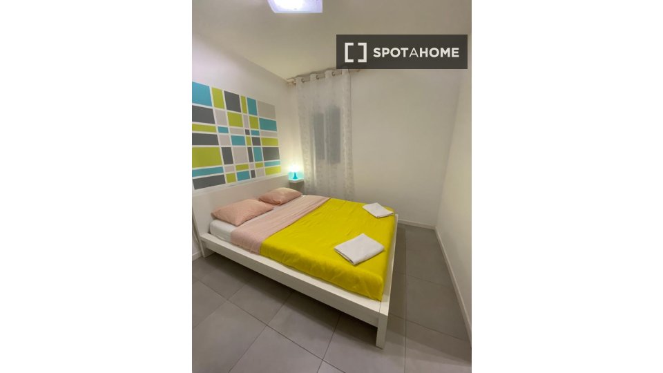 Double room Barcelona, 3 beds, 70m² — photo 2