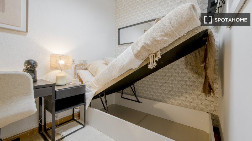 Double room Madrid, 6 beds, 100m² — photo 7