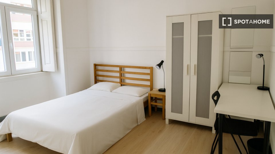Double room Lisbon, 6 beds — photo 40
