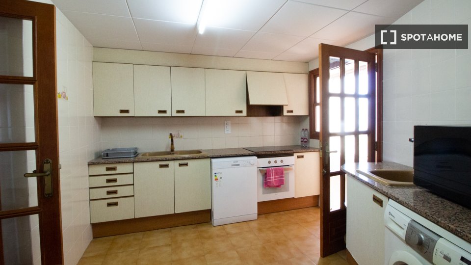 Apartment Valencia, 4 beds, 120m² — photo 19