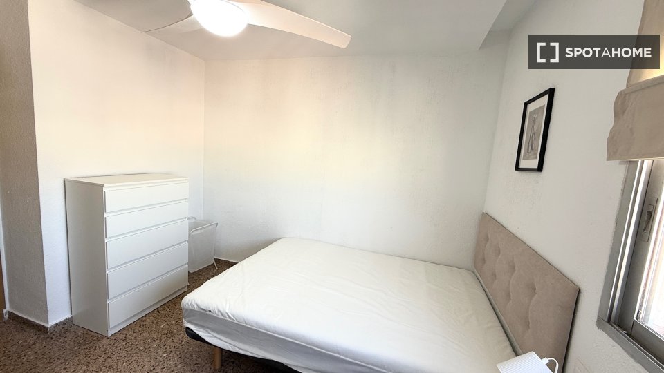 Double room Valencia, 7 beds, 200m² — photo 14