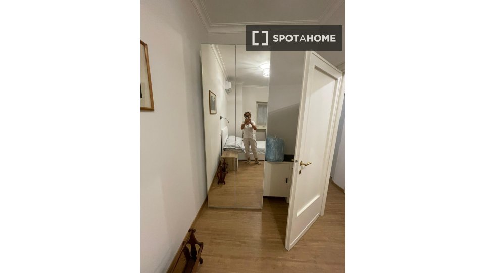 Double room Rome, 3 beds — photo 9
