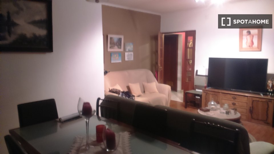Double room Lisbon, 3 beds, 97m² — photo 3