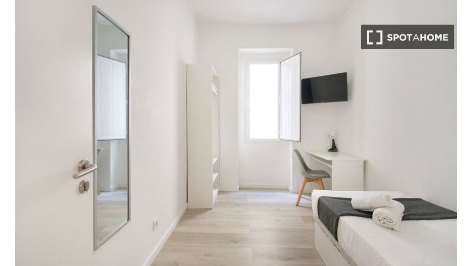 Double room Lisbon, 7 beds — photo 12