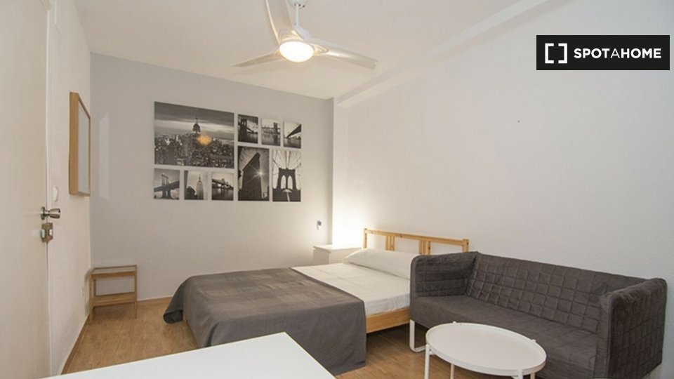 Double room Valencia, 3 beds, 90m² — photo 20