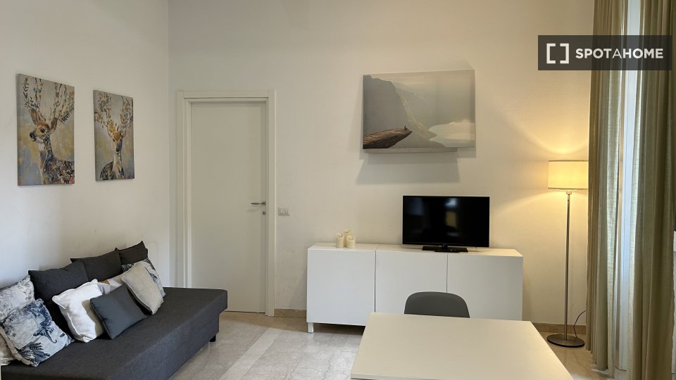 Apartment Milan, 1 bed, 53m² — photo 1