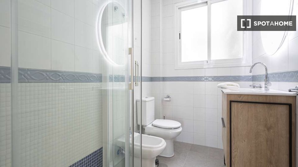 Double room Madrid, 5 beds — photo 24