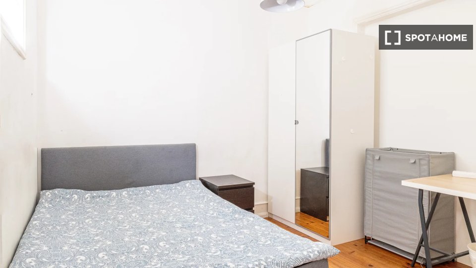 Double room Lisbon, 4 beds — photo 10