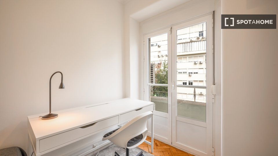 Double room Lisbon, 5 beds — photo 1