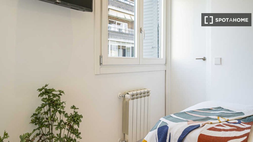 Double room Madrid, 4 beds — photo 40