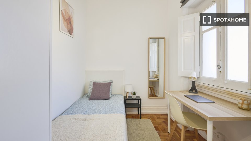 Double room Lisbon, 11 beds — photo 30