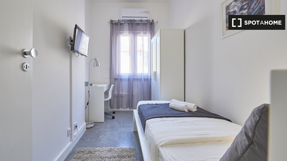 Quarto para alugar em apartamento de 7 quartos em Lisboa