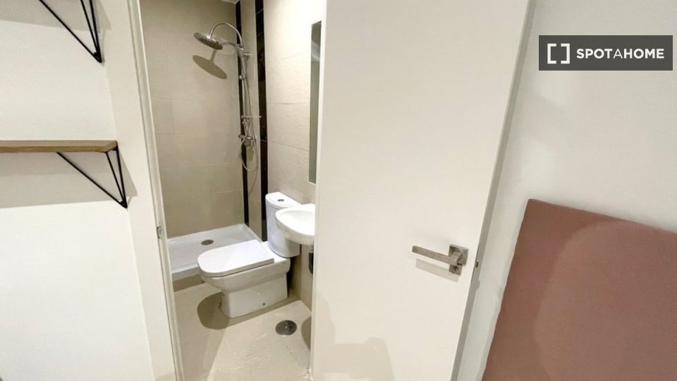 Double room Madrid, 18 beds — photo 17