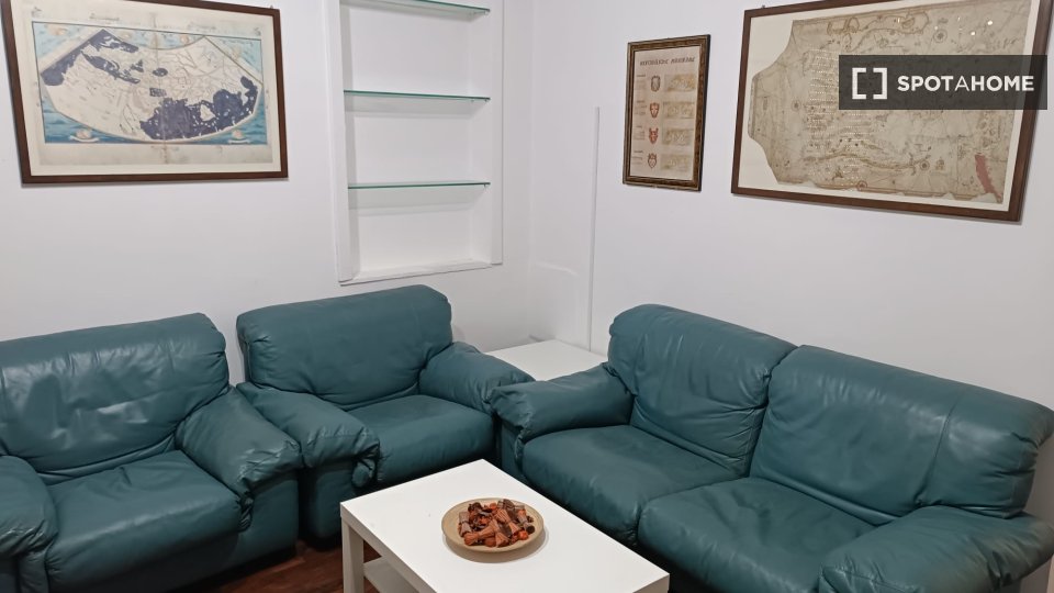 Double room Naples, 2 beds — photo 15