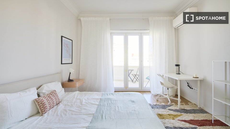 Double room Lisbon, 4 beds — photo 11